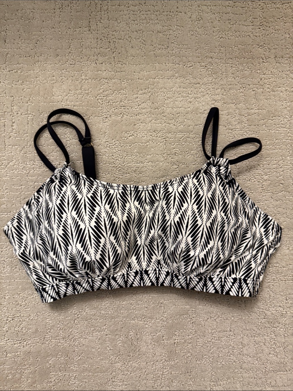 Sunsets high-end Black & White Aztec 90s Print bikini top